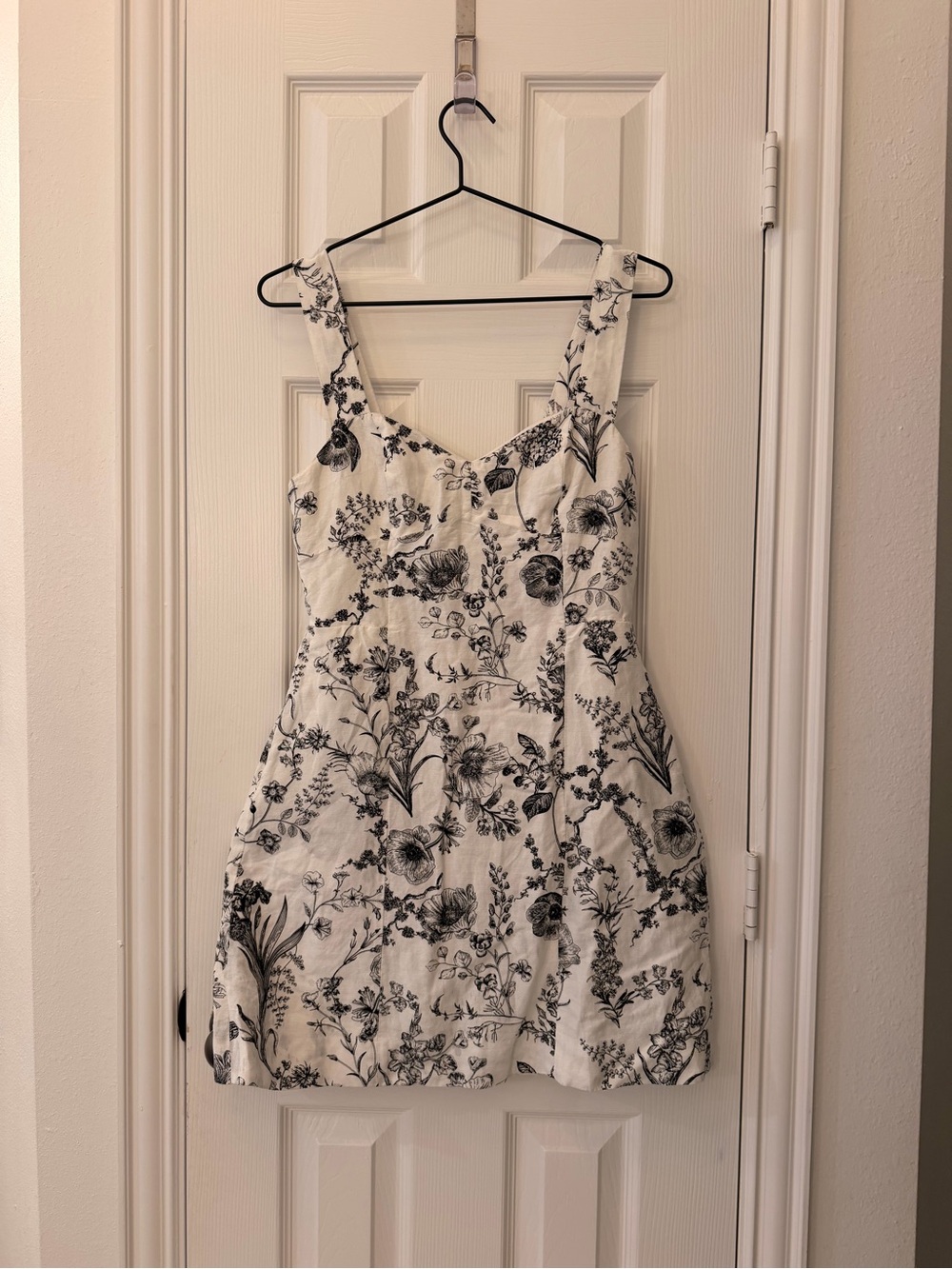 Club Monaco White Dress with Black Floral Toile